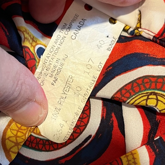 ELITE – Red Printed Button-Up Blouse – Size 10 - Picture 3 of 9